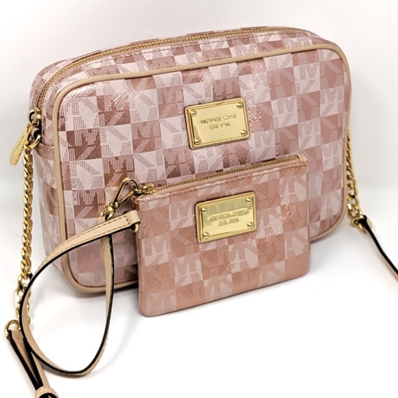 Michael Kors Handbags - MICHAEL KORS Pink Bag Rose Gold Checkerboard Set